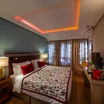 Britanico Upstairs